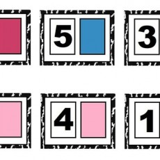 Rakam ve Renk Eşleştirme: 1 (BİR) Pembe, 5 (BEŞ) Mavi, 3 (ÜÇ) Pembe, 5 (BEŞ) Pembe, 4 (DÖRT) Mavi, 1 (BİR) Mavi Eğitim Materyali