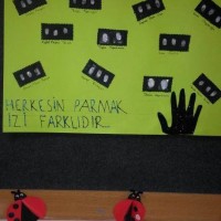  artık materyaller ,sınıf süsleri,kağit işleri,atatürk haftasi ,davetiye kartları, (585)