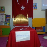 atatürk köşesi ,gelişim dosyası süslemesı .maske kağit işleri,sınıf süsleri ,artık materyal (434)