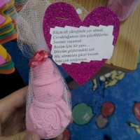 okul öncesinde gelişim dosyası süslemesı , sanat etkinlikleri ,artık materyal çalışması ,kavramlar (742)
