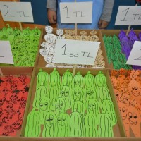 kagit işleri ,artık materyal ,sınıf süsü(942)