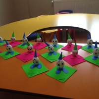 okul öncesınde kağit işler, duvar süsü ,davetiye kartları ,suluboya  çalişması (4362)