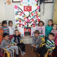 okul öncesınde kağit işler, duvar süsü ,davetiye kartları ,suluboya  çalişması (4467)