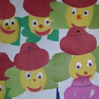 okul öncesınde kağit işler, duvar süsü ,davetiye kartları ,suluboya  çalişması (4670)