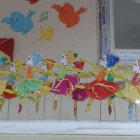 okul öncesınde kağit işler, duvar süsü ,davetiye kartları ,suluboya  çalişması (4706)