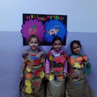 okul öncesınde kağit işler, duvar süsü ,davetiye kartları ,suluboya  çalişması (4800)