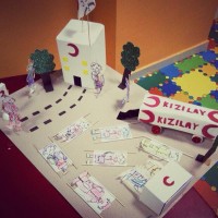 okul öncesınde kağit işler, duvar süsü ,davetiye kartları ,suluboya  çalişması (4887)