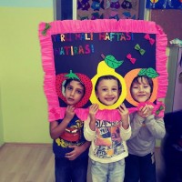 okul öncesınde kağit işler, duvar süsü ,davetiye kartları ,suluboya  çalişması (4911)