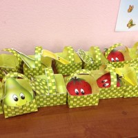 okul öncesınde kağit işler, duvar süsü ,davetiye kartları ,suluboya  çalişması (4927)