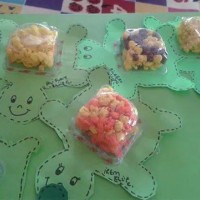 okul öncesınde kağit işler, duvar süsü ,davetiye kartları ,suluboya  çalişması (4987)