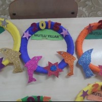 okul öncesınde kağit işler, duvar süsü ,davetiye kartları ,suluboya  çalişması (5065)