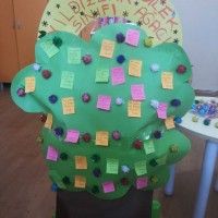 okul öncesınde kağit işler, duvar süsü ,davetiye kartları ,suluboya  çalişması (5066)