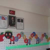 okul öncesınde kağit işler, duvar süsü ,davetiye kartları ,suluboya  çalişması (5467)