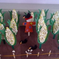 okul öncesınde kağit işler, duvar süsü ,davetiye kartları ,suluboya  çalişması (5482)