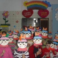 okul öncesınde kağit işler, duvar süsü ,davetiye kartları ,suluboya  çalişması (5592)