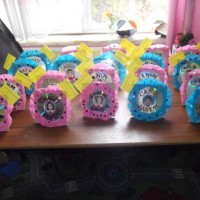 okul öncesınde kağit işler, duvar süsü ,davetiye kartları ,suluboya  çalişması (5675)