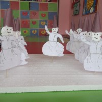 okul öncesınde kağit işler, duvar süsü ,davetiye kartları ,suluboya  çalişması (5718)