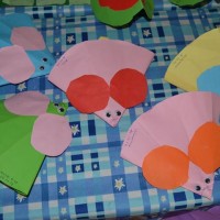 okul öncesınde kağit işler, duvar süsü ,davetiye kartları ,suluboya  çalişması (5742)