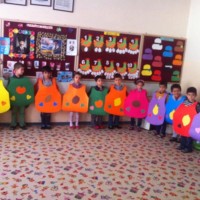 okul öncesınde kağit işler, duvar süsü ,davetiye kartları ,suluboya  çalişması (6178)