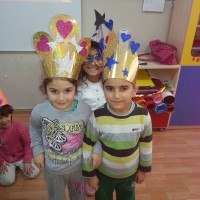 okul öncesınde kağit işler, duvar süsü ,davetiye kartları ,suluboya  çalişması (6311)