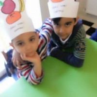 okul öncesınde kağit işler, duvar süsü ,davetiye kartları ,suluboya  çalişması (6432)