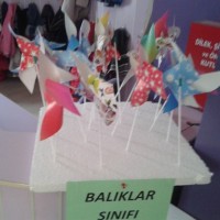 okul öncesınde kağit işler, duvar süsü ,davetiye kartları ,suluboya  çalişması (6460)