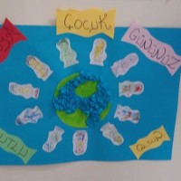 okul öncesınde kağit işler, duvar süsü ,davetiye kartları ,suluboya  çalişması (6794)