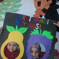 okul öncesınde kağit işler, duvar süsü ,davetiye kartları ,suluboya  çalişması (6837)