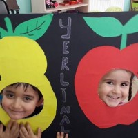 okul öncesınde kağit işler, duvar süsü ,davetiye kartları ,suluboya  çalişması (6942)