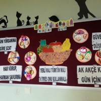 okul öncesınde kağit işler, duvar süsü ,davetiye kartları ,suluboya  çalişması (6977)